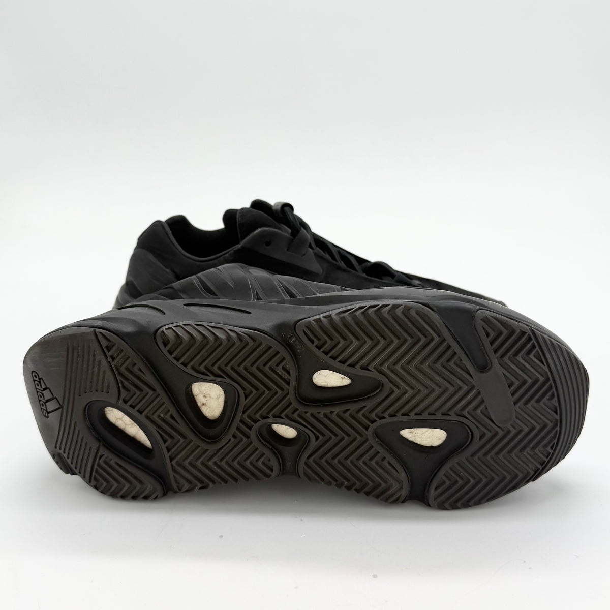 Adidas Yeezy Boost 700 Tripple Black EU 41 1/3