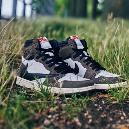 Air Jordan 1 Retro High Travis Scott \&Cactus Jack\& - CD4487-100