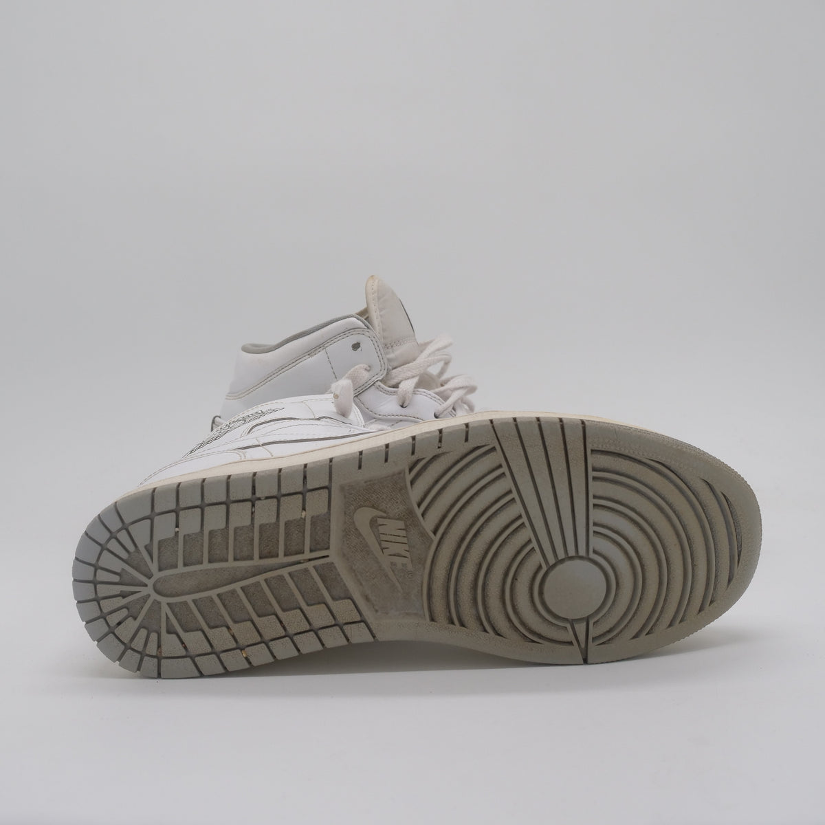 Air Jordan 1 Retro Mid White Wolf Grey - EU 44