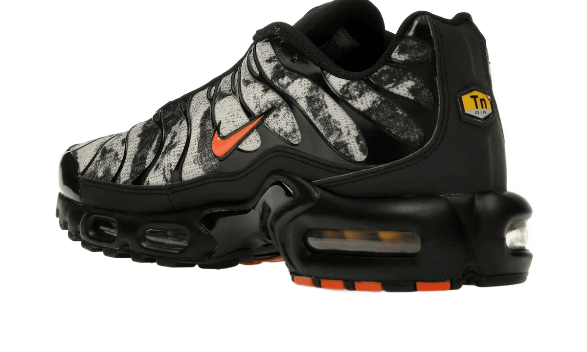 Air Max Plus Camo Black Safety Orange - FV6913-001